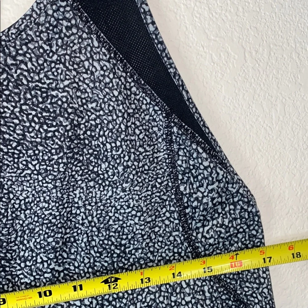 🪼Nike Dri FIT training tank top with speckled pattern & black mesh throughout! - Picture 6 of 11